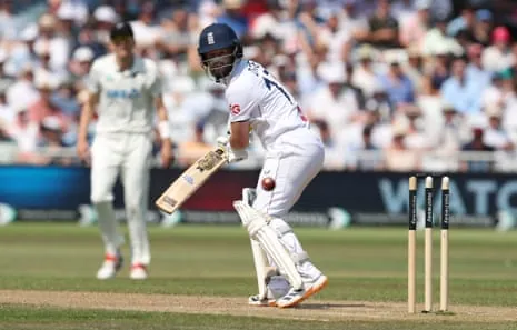 Ben Duckett hits a shot
