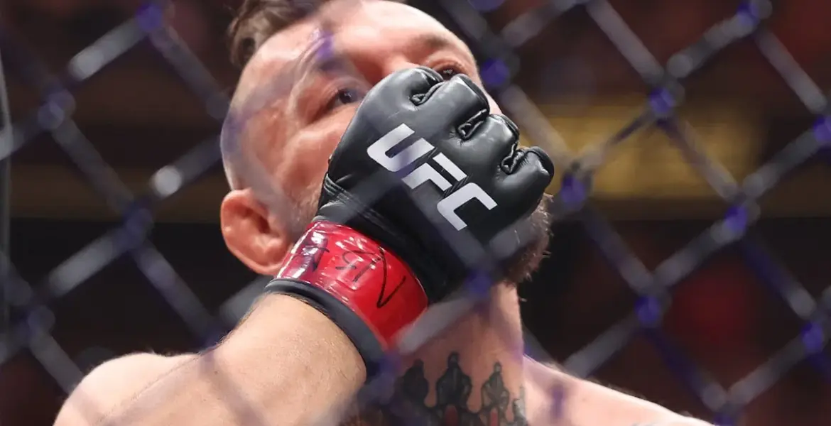 McGregor injures knee, loses to Holloway in 69 seconds on UFC return