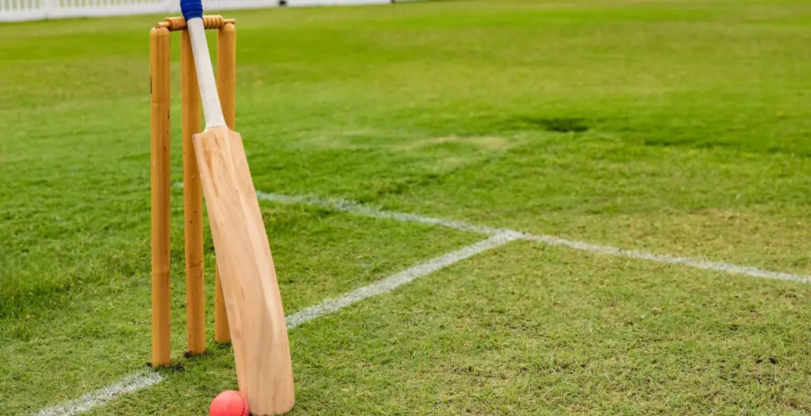 ‘It’s not cricket’: cheating row as ‘Clicky Ponting’ appears to dupe umpire