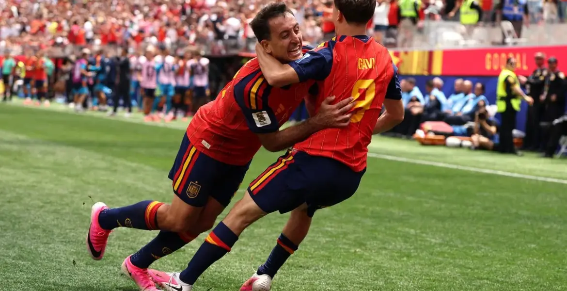 Mikel Oyarzabal at the double as Spain beat Austria and cruise into last 16