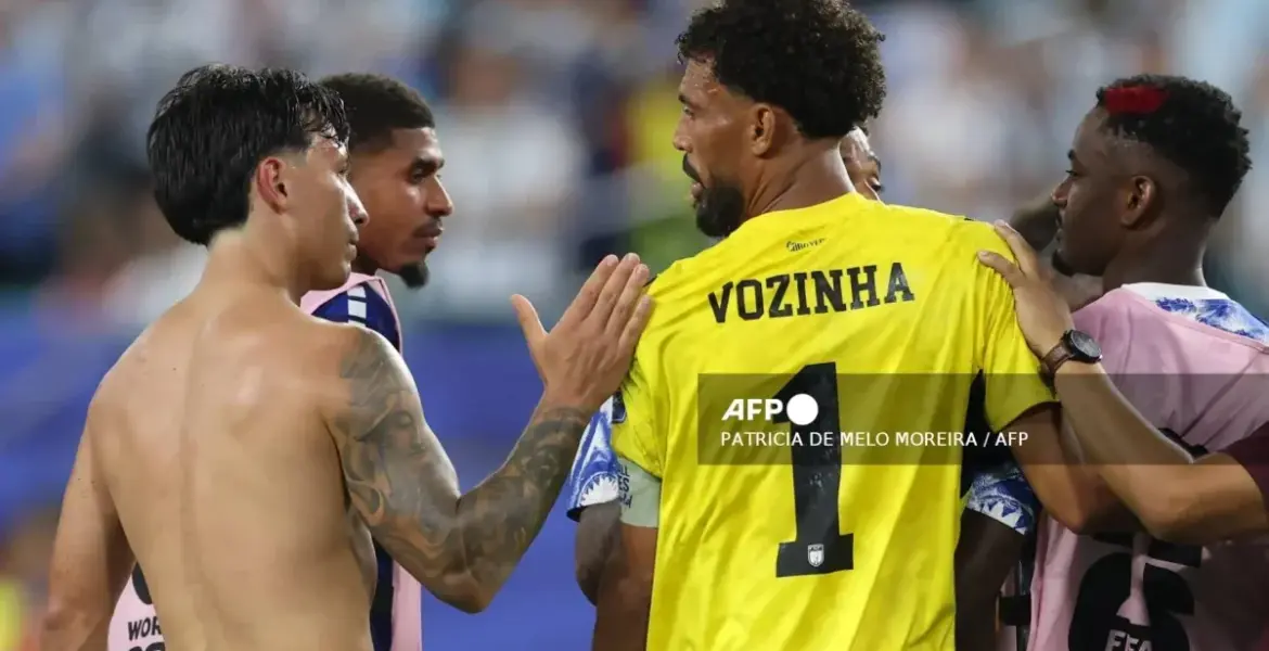 Lisandro Martinez explains why Argentina squad turned away from Spain World Cup trophy presentation as he rubbishes 'arrogant' claims - Goal.com